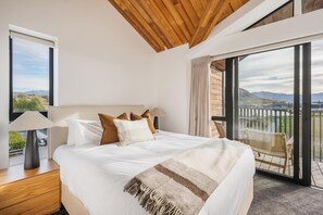 Iron/ironing board, WiFi, bed sheets - Clubhouse 213 Golfside Free Parking AC (Jack's Point)
