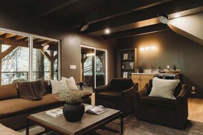 TV, fireplace - Lakeside Willow (on lake trail, steps from water) (Lake Arrowhead)