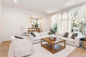 TV, fireplace, offices - The Stillwater Estate (short walk to lake!) (Lake Arrowhead)