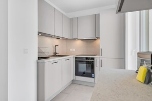 Fridge, microwave, oven, stovetop - 3 Bedroom Apartment in Neudorf Luxembourg (Luxembourg)