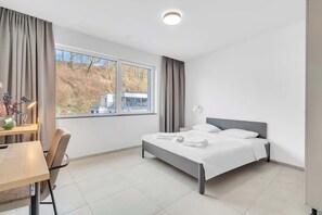 Desk, iron/ironing board, WiFi, bed sheets - Modern Private Room Near Kirchberg Luxembourg (Luxembourg)
