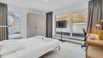 1 bedroom, desk, iron/ironing board, WiFi