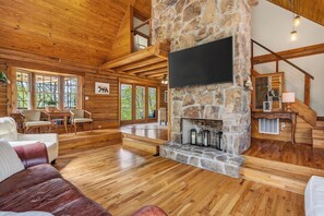 TV - Monterey Retreat Cabin (Monterey)