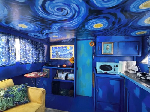 Sleep in a Van Gogh painting! A floating tribute to the art of Vincent.