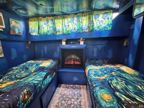 Room - Sleep in a Van Gogh painting! A floating tribute to the art of Vincent. (League City)