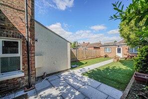 4 bedrooms, Internet - Peaceful 4-bed Home in Aylesbury (Aylesbury)