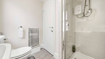 House | 4 bedrooms, Internet