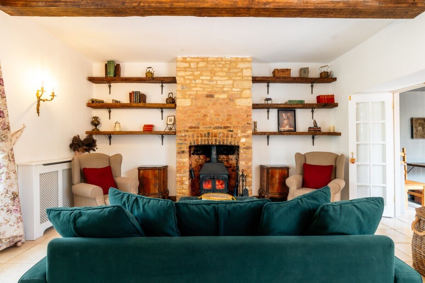 TV, fireplace