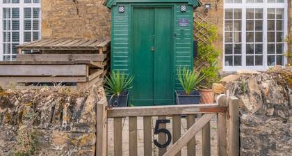 Charming Two Bedroom Cottage in Chipping Norton