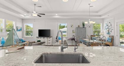 St. George Sound Home Pool, Game Room, Fire Pit, Steps to Water – Forgotten Coast Escape