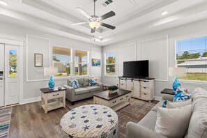 Smart TV, ping pong - St. George Sound Home Pool, Game Room, Fire Pit, Steps to Water – Forgotten Coast Escape (Eastpoint)