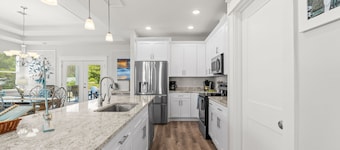 St. George Sound Home Pool, Game Room, Fire Pit, Steps to Water – Forgotten Coast Escape