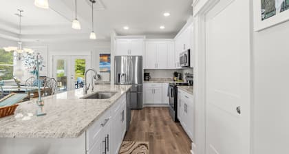 St. George Sound Home Pool, Game Room, Fire Pit, Steps to Water – Forgotten Coast Escape