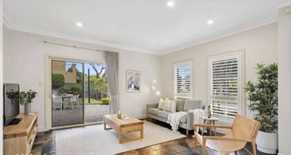 MawsonLakes Lake view Villa