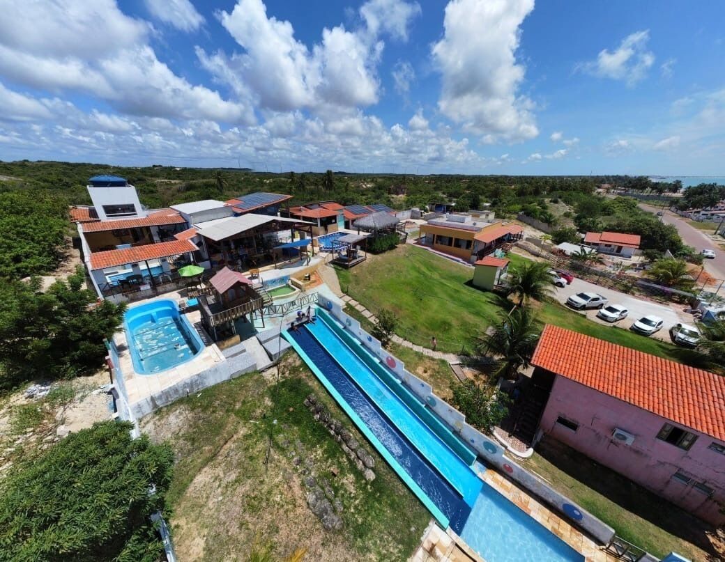 4 outdoor pools