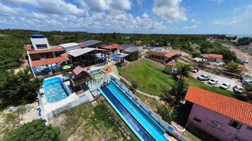 4 outdoor pools