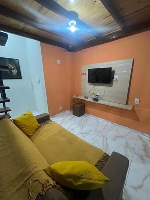 Superior Double Room, Balcony, Courtyard View | Living area