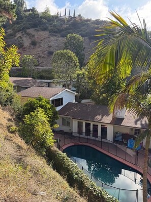 A residential area with houses, a swimming pool, and a hillside backdrop. - 90210 NEST: Private Pool Retreat in Beverly Hills (Beverly Hills)