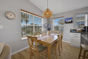 Dining - Steps to Beach | Walk to Pier, Restaurants & Nightlife | Near Downtown & Amphitheatre (St. Augustine)