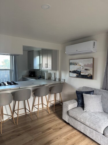 Cozy 1-bedroom townhome in lovely Bishop with AC