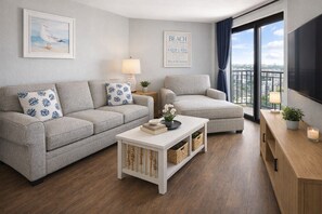 Living area - Cozy 3-bedroom condo with Ocean view and AC in delightful Myrtle Beach (Myrtle Beach)