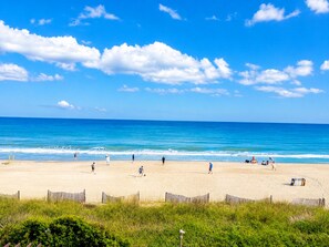 Beach - Cozy 3-bedroom condo with Ocean view and AC in delightful Myrtle Beach (Myrtle Beach)