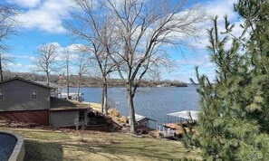 Property grounds - Lake of Egypt Waterfront Retreat: Deep Water Docks, Firepit & Kayaks (Goreville)
