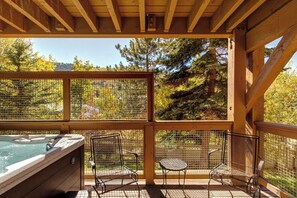 Outdoor spa tub - KBM Resorts | Town Pointe | Spacious 1 level, Walk to Main and Town Lift, Private Hot Tub, Parking, Elevator Access, A/C! TPC-102c (Park City)