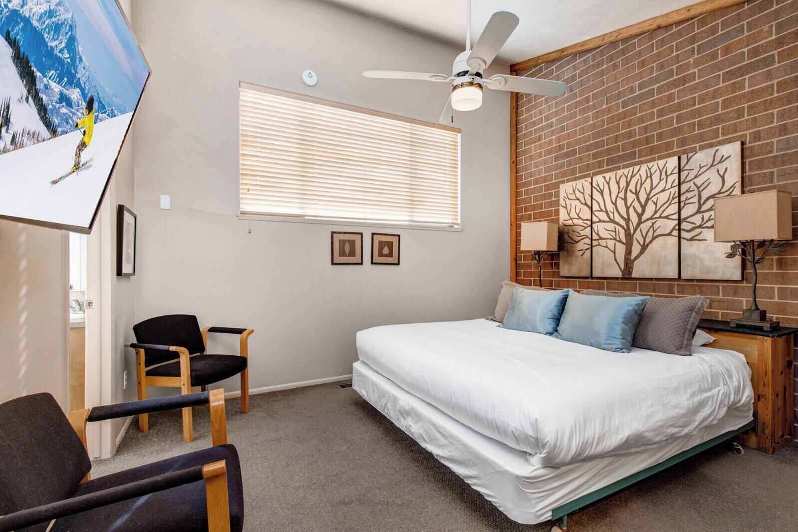 Iron/ironing board, travel crib, WiFi, bed sheets