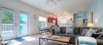 A Sunrise Villa: Cozy 3BR condo retreat in Southport, NC!