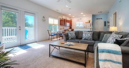 A Sunrise Villa: Cozy 3BR condo retreat in Southport, NC!