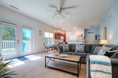 A Sunrise Villa: Cozy 3BR condo retreat in Southport, NC!