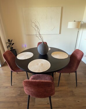 Dining - Waterfront Marina Retreat w/ Sauna• Walk to Beach (Marina del Rey)