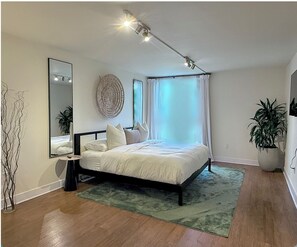 Room - Waterfront Marina Retreat w/ Sauna• Walk to Beach (Marina del Rey)