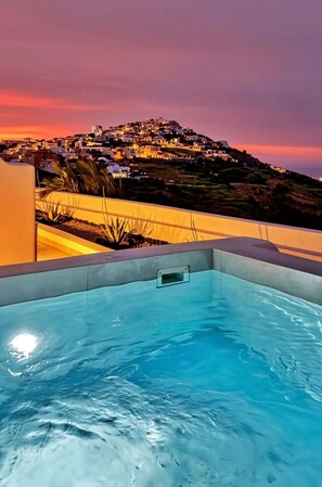 Luxury Suite, Sea View | Pool - Martynou View  (Santorini)