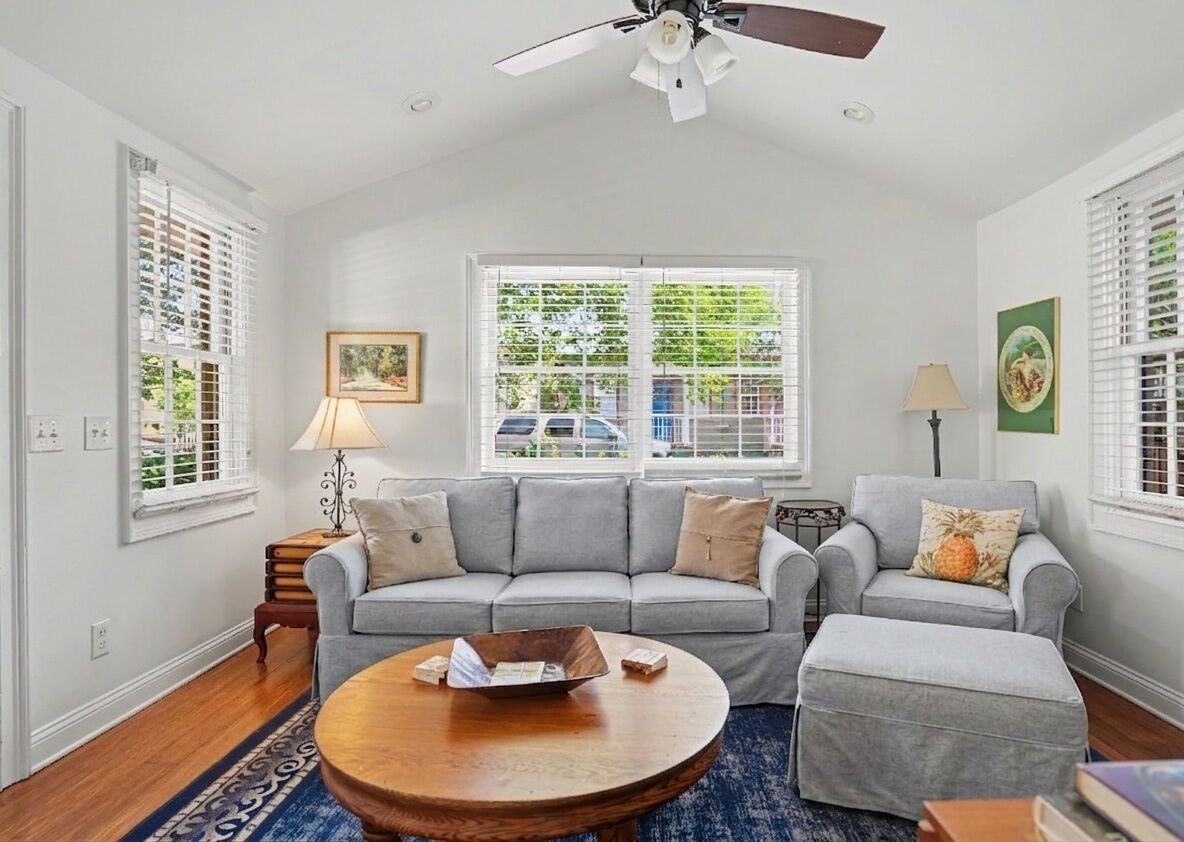 Jones Street And Troup Square Adjacent- 2 Bed Cottage - Pet Friendly - Savannah, GA