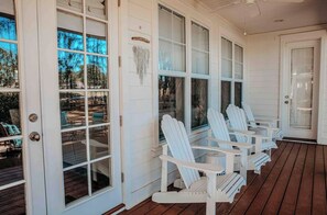 Terrace/patio - 🦩Book Me Baby! Cottage By The Sea at Sandestin Resort🦩 (Miramar Beach)