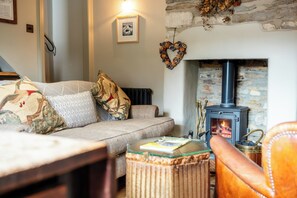 Living area - Swift Cottage-Lovely Home in Malmesbury (Malmesbury)