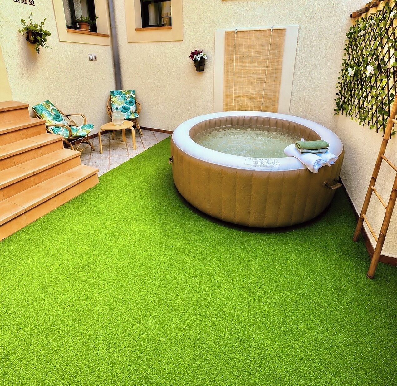 Outdoor spa tub