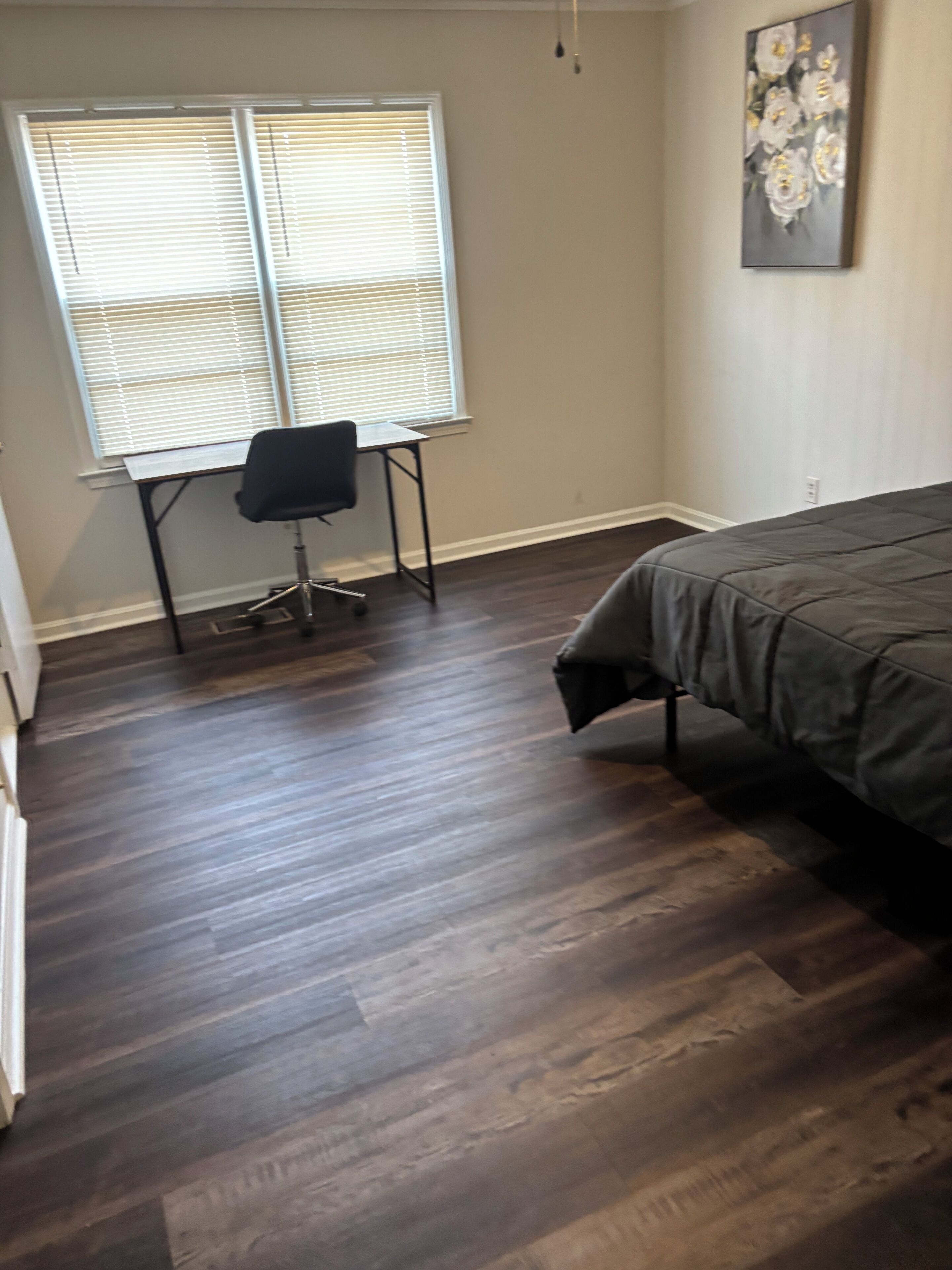 Tabla de planchar con plancha, wifi y ropa de cama 