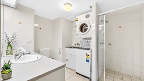 Bathroom - Vista Verde Coastal Escape Surfers Paradise (Surfers Paradise)