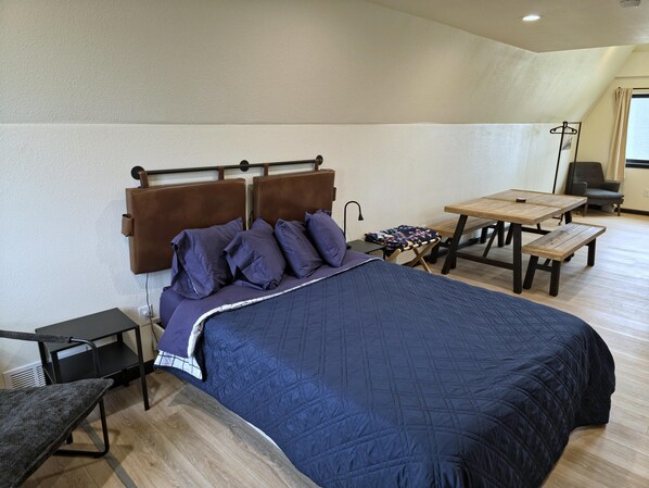 2 bedrooms, WiFi (free), bed sheets