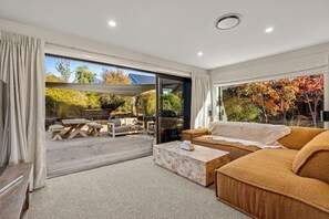 TV, fireplace, stereo, offices - Whare Toi | Designer Stay with Mountain Views (Wānaka)