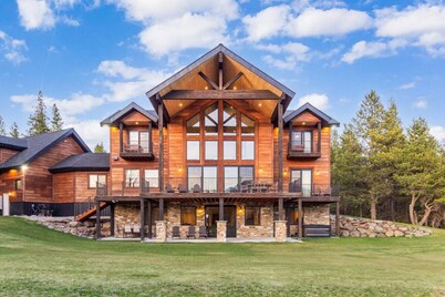 85-Acre Luxury Lodge | Theater, Hot Tub, Game Room
