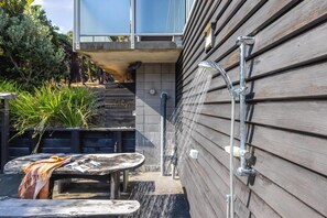Property grounds - Double Bays – Four Bedroom Island Retreat (Waiheke Island)