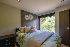 Iron/ironing board, WiFi, bed sheets - Double Bays – Four Bedroom Island Retreat (Waiheke Island)