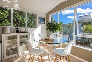 Dining - Tui Views Onetangi Batch (Waiheke Island)