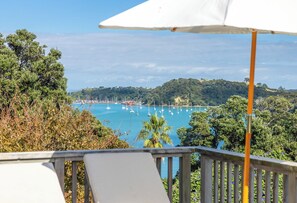 Property grounds - The Black Cottage at Putiki Bay (Waiheke Island)
