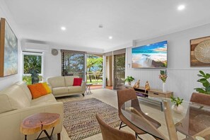 TV - Golden Hour at The Mediterranean | Burleigh Beach (Gold Coast)