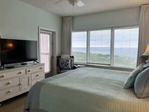 Desk, iron/ironing board, WiFi, bed sheets - Spacious Coastal Escape for Family Getaways (Miramar Beach)